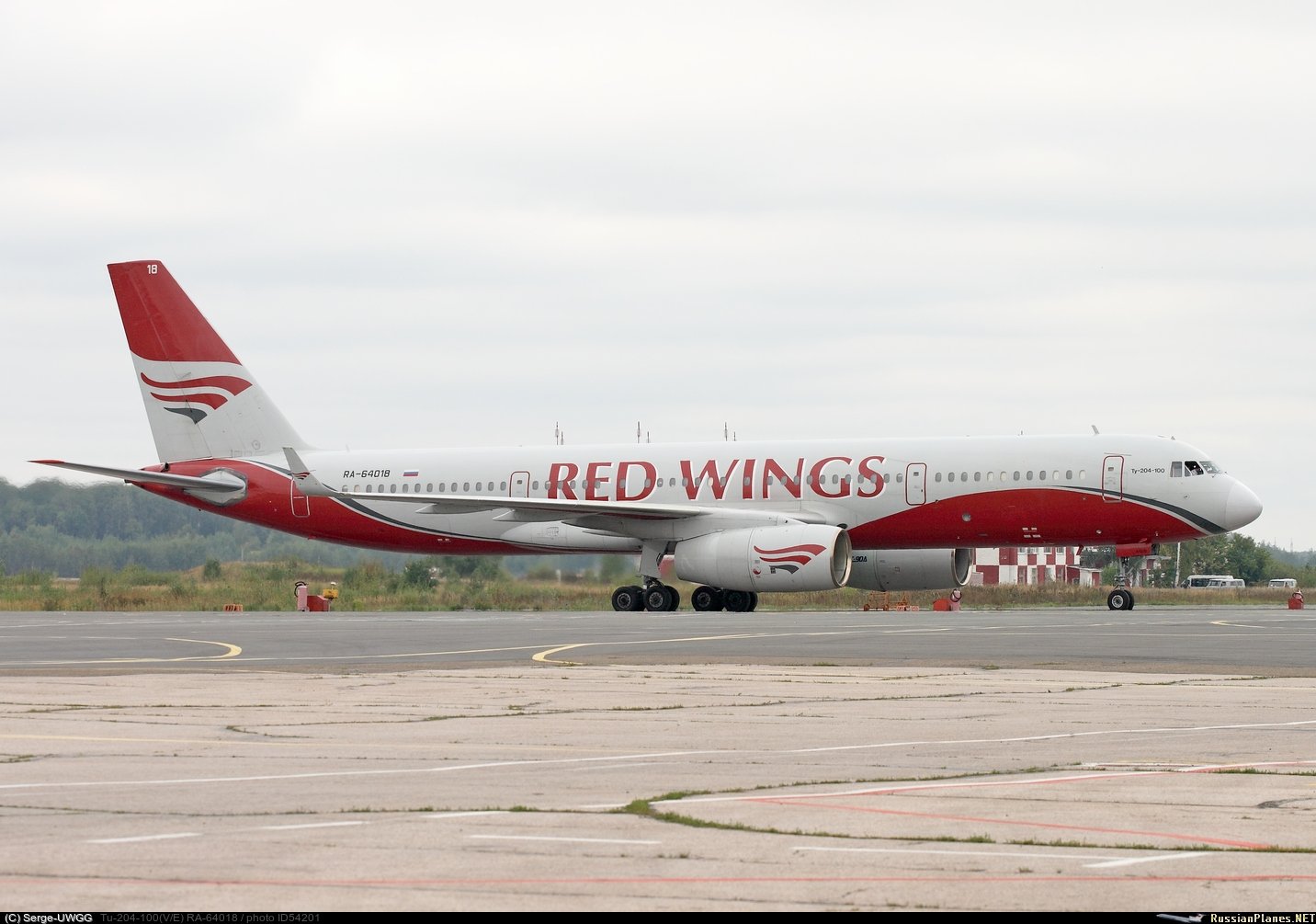 Ред вингс шри ланка. Ту-204 ред Вингс. Самолёт ту 204 Red Wings. Ту-204 64018. Ред Вингс WZ.