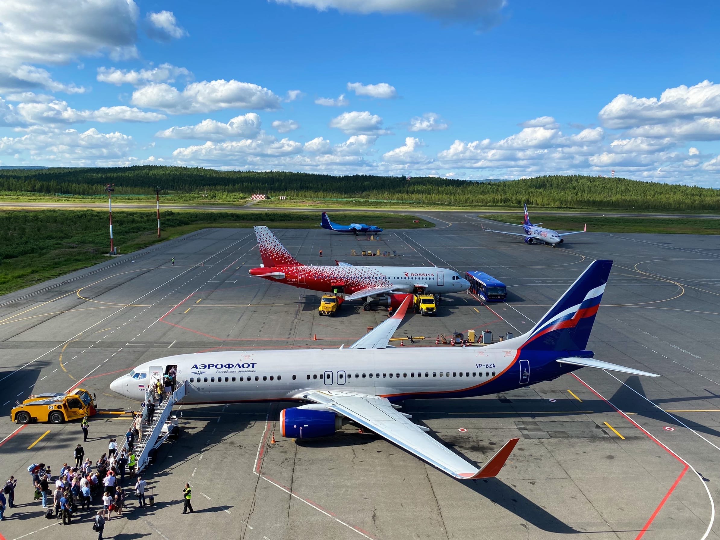 Авиа рейсы мурманск. Аэропорт Мурманск. Аэропорт Мурманск самолеты. Аэропорт Мурмаши Мурманск. Самолет Аэрофлот Мурманск.