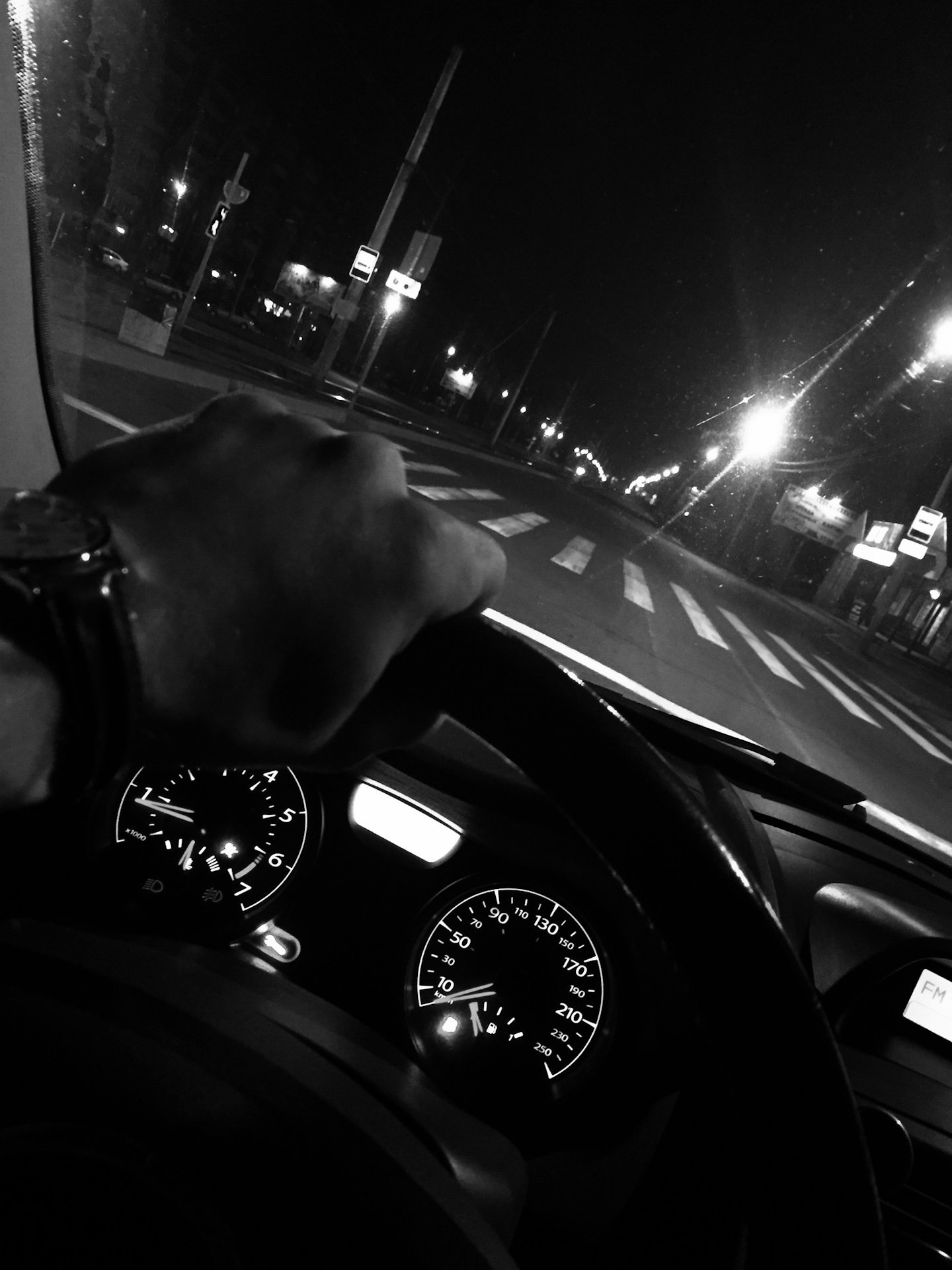 Фото за рулем мерседеса ночью