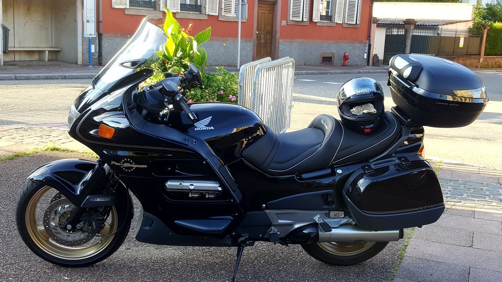 Хонда пан европа. Хонда st1100. Мотоцикл Пан Европеан 1100. Honda Pan European. Хонда ст1100 Pan European.