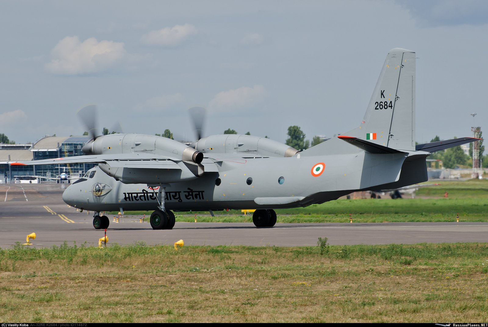 209 н. Antonov an-32re. АН-32 Ангола. 26221 АН 32.