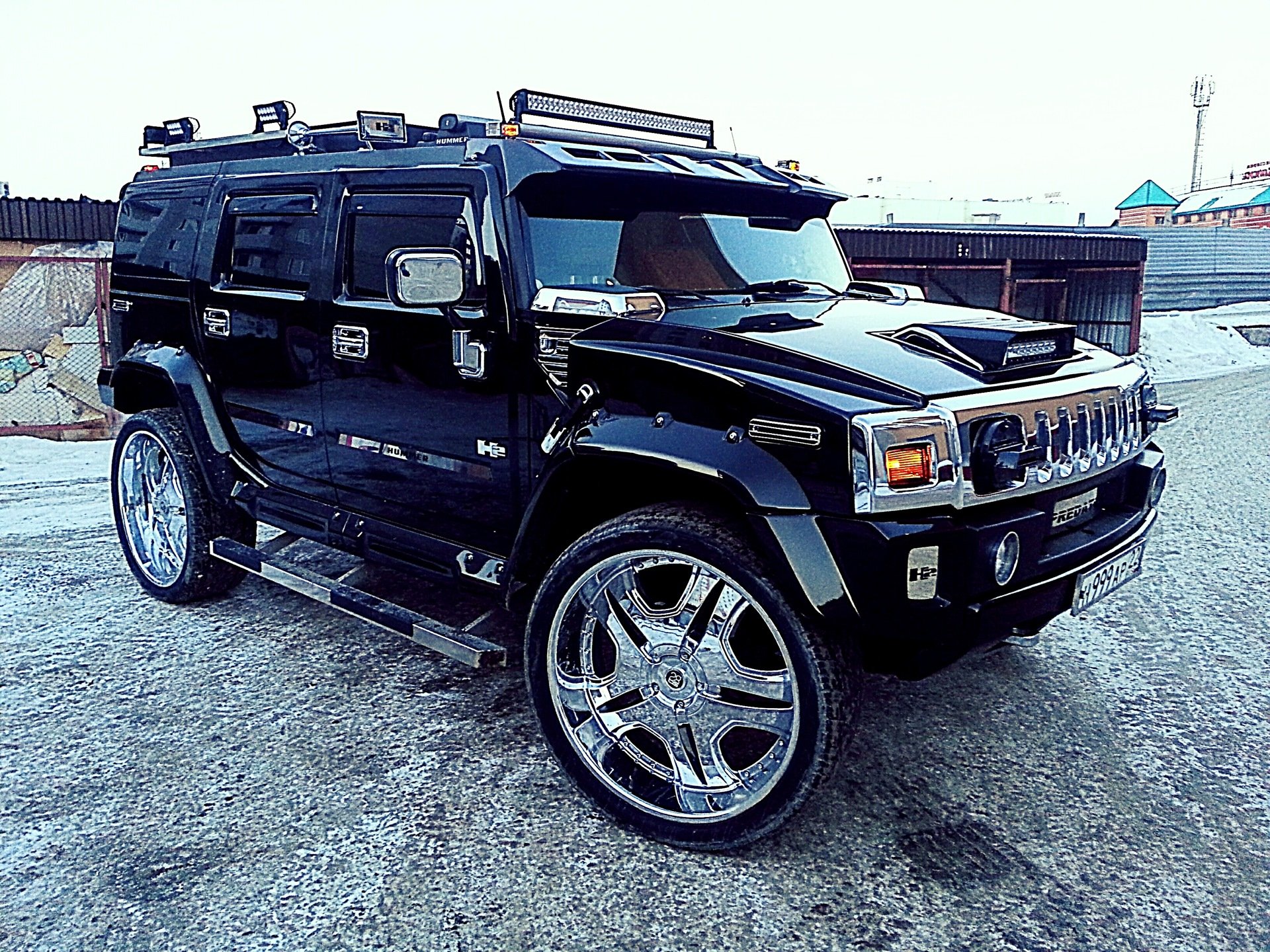 Hummer balenci speed. Хаммер н2. Hummer h2 Tuning. Тюнингованный Хаммер н2. Black Tuning Hummer h2.