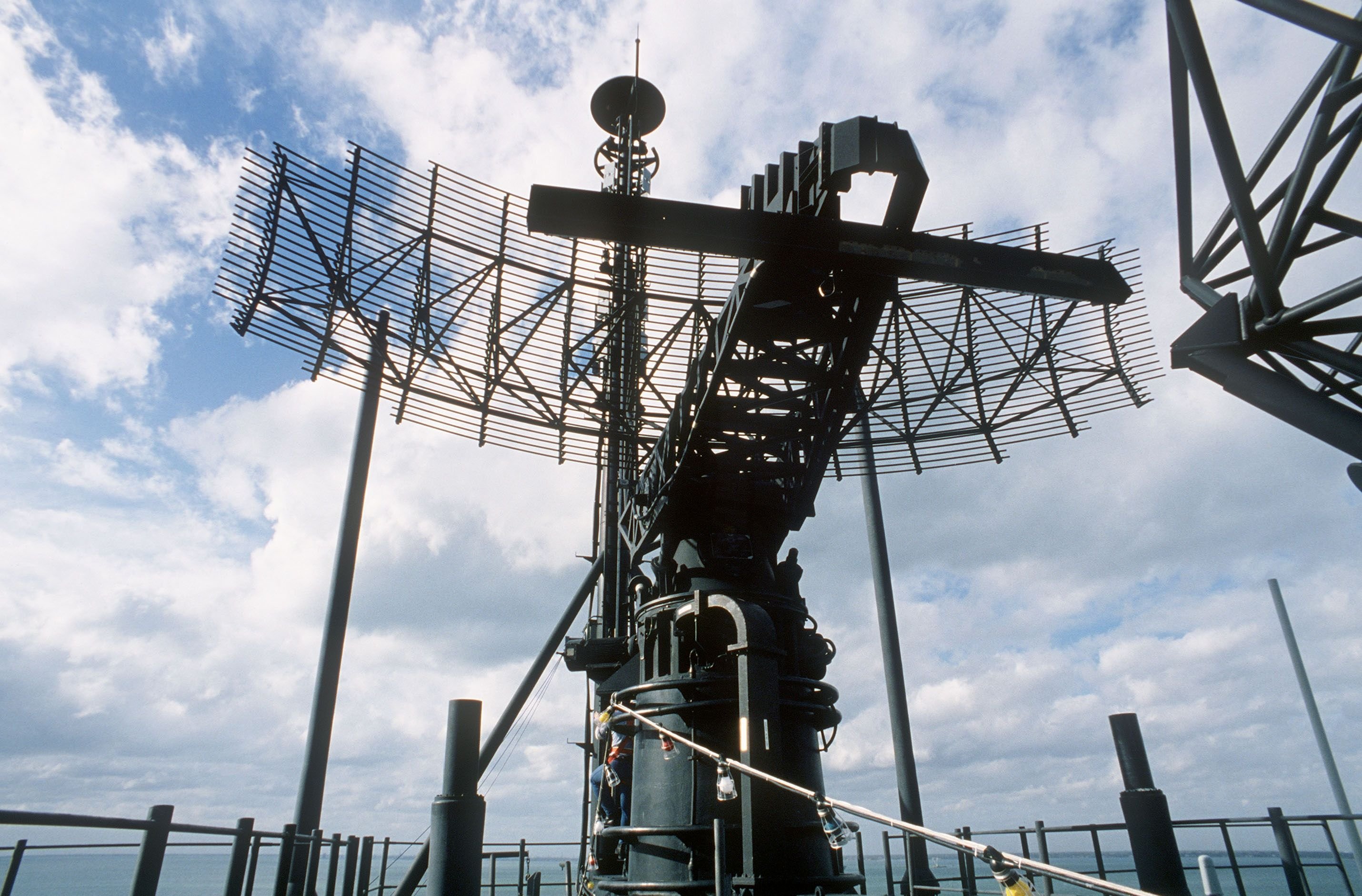 Валютный радар. An/SPS-49. Антенна РЛС Истра. Антенны радиолокационных станций. Радар.