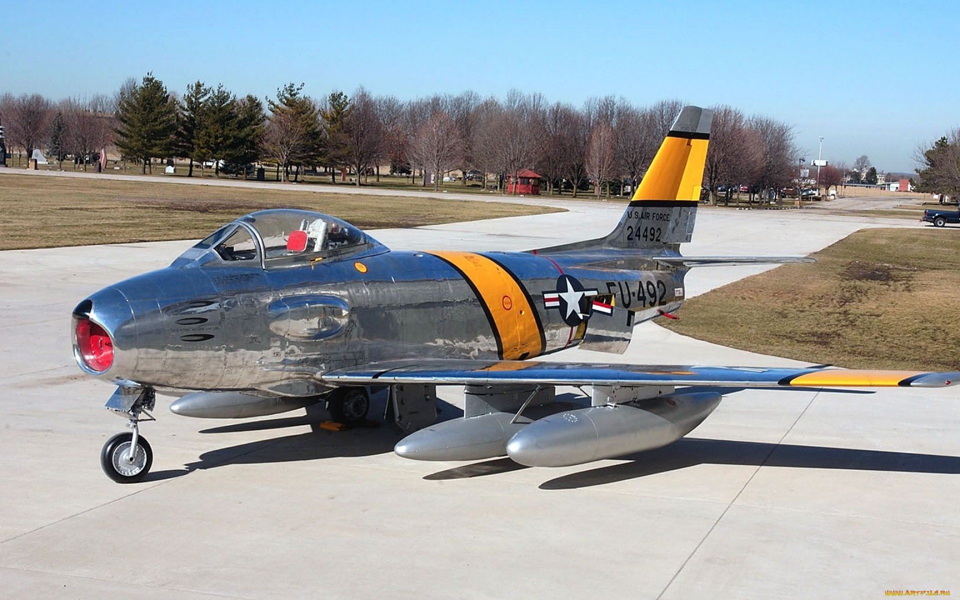 Самолет 50 годов. Истребитель Сейбр f-86. North American f-86 Sabre. Самолёт f86. Sabre самолет.