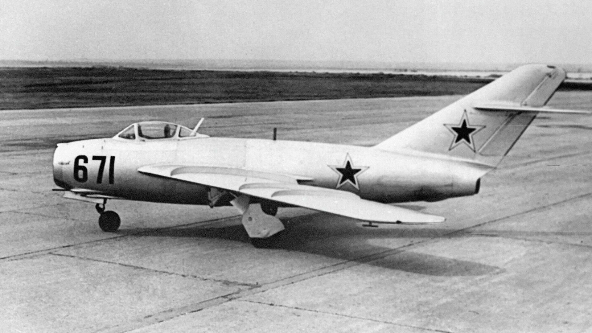 17 ссср. Миг-17ф. Mig 17. Советский истребитель миг-17. Самолёт миг-17ф.