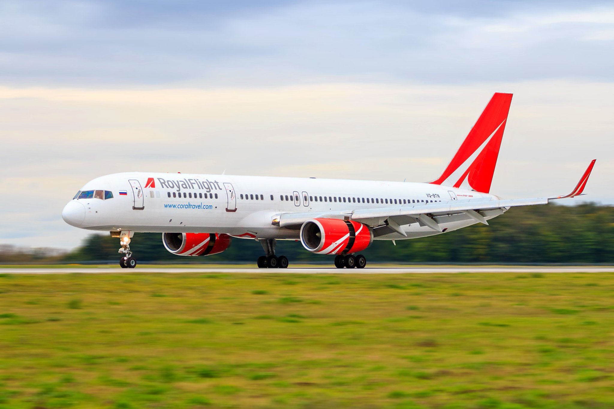 Флайт. Роял Флайт авиакомпания. Самолет Роял Флайт. Royal Flight авиакомпания самолеты. Самолеты компании Роял Флайт.