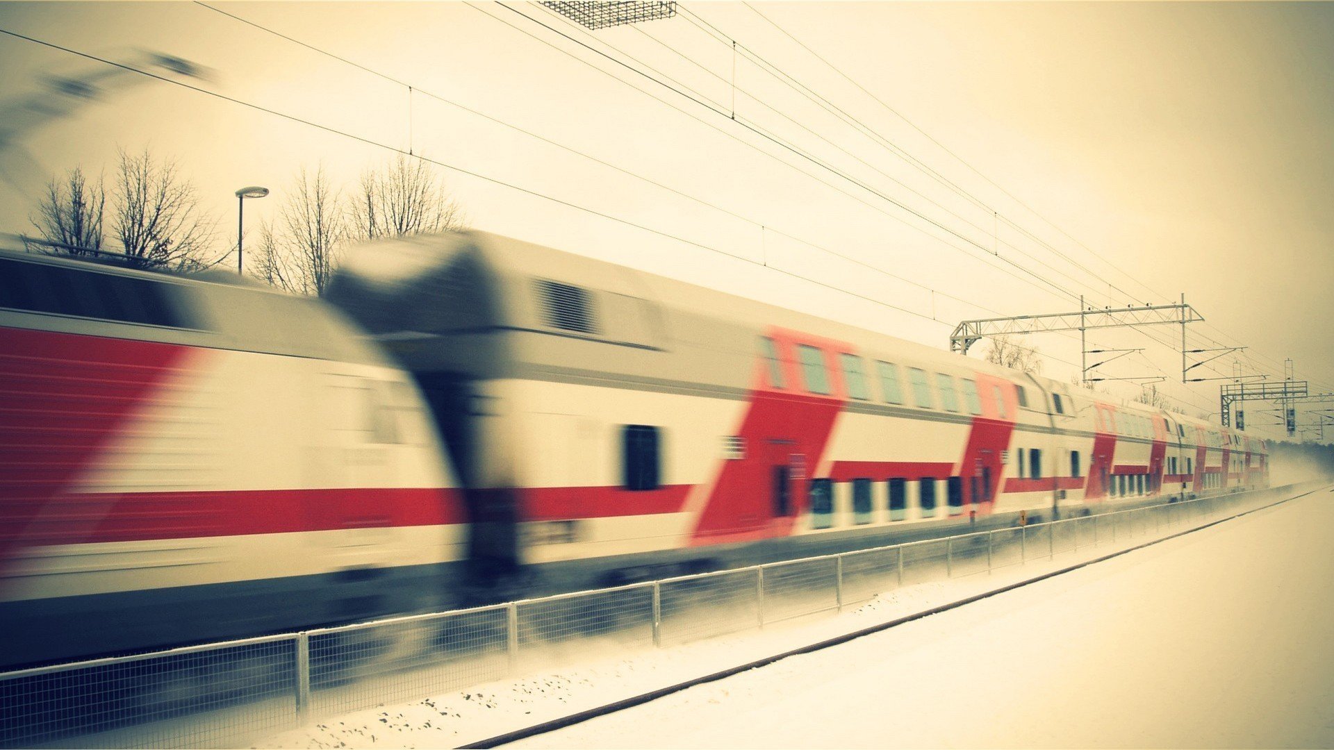 Движение поезда 13. Русские поезда обои. Поезд с красными глазами. Поезд 480с.