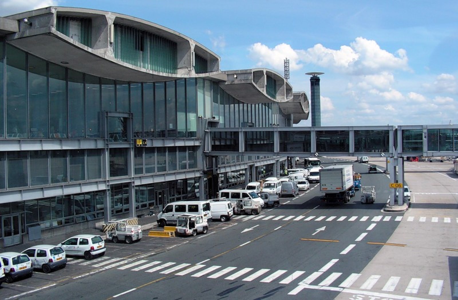 Paris charles de gaulle. Париж Руасси аэропорт.