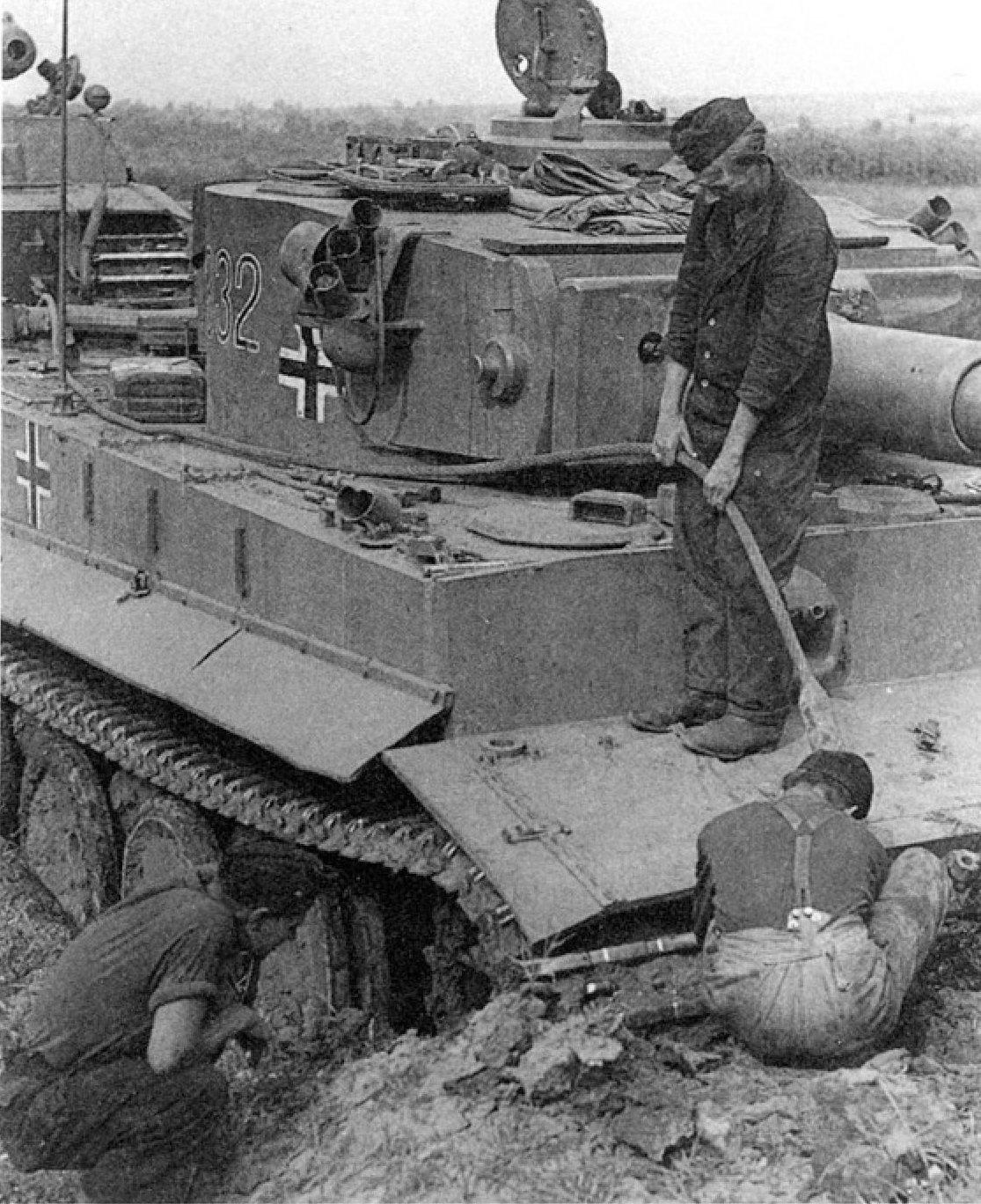 Немецкие танки времен великой отечественной. Танк тигр 503 танкового батальона. Танк тигр 1943 год. Танк тигр 332.