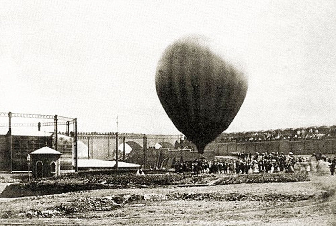 Подъем аэростата прекращается когда. Полет Менделеева на воздушном шаре 1887. Воздухоплаватель 19 века. Аэронавт 19 век. Первый полет Менделеева на аэростате.
