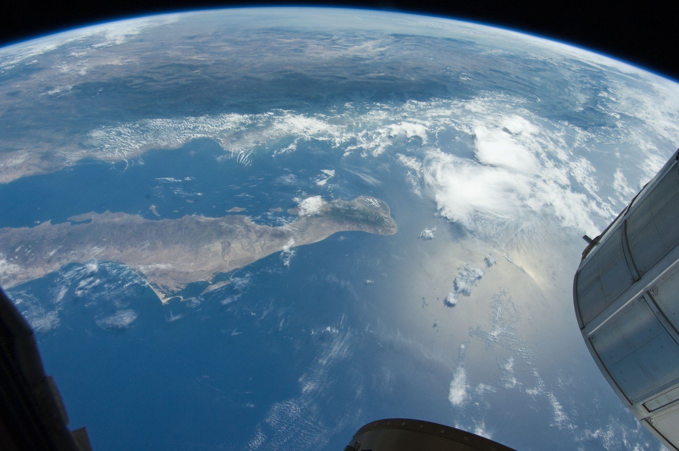 Тише спутник. Снимки из космоса. Вид земли из космоса. Земля с высоты. Вид с самолета на землю.