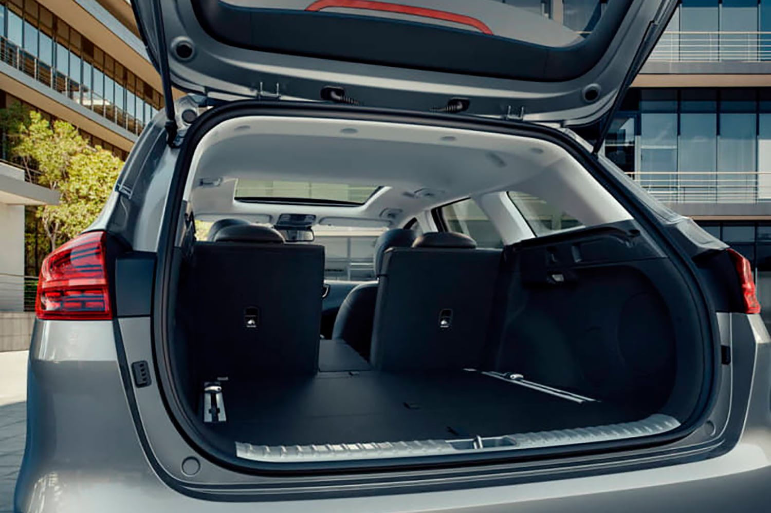 Универсалы с большим багажником. Kia Ceed универсал 2020 багажник. Kia Ceed SW 2019 багажник. Багажник у СИД св 2021. Kia Ceed 2015 универсал багажник.