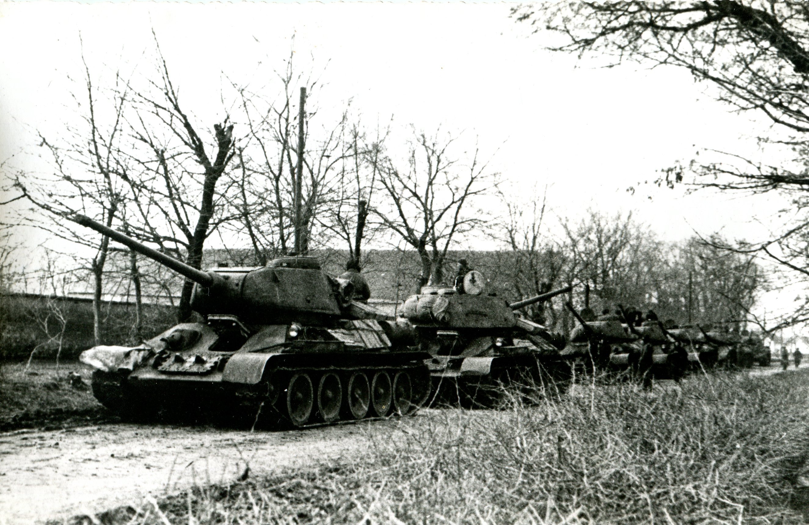 Создан в 1944 году. Танки ВОВ 1941-1945. 1944 Бои т 34. Т-34 85 В годы ВОВ. Т 34 85 1944 года.