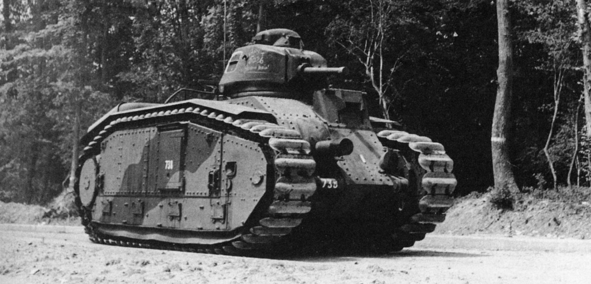 Французов б в. Французский танк Char b1-bis. Французский танк в1 второй мировой войны. Танк в-1 бис. Тяжелый французский танк Char b1.