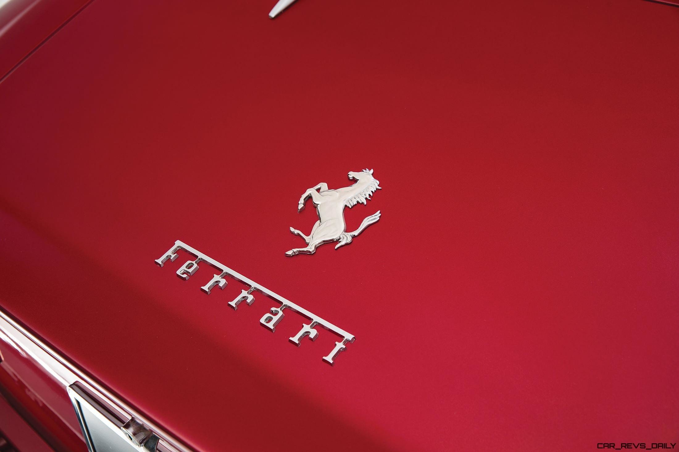 Ferrari шильдик