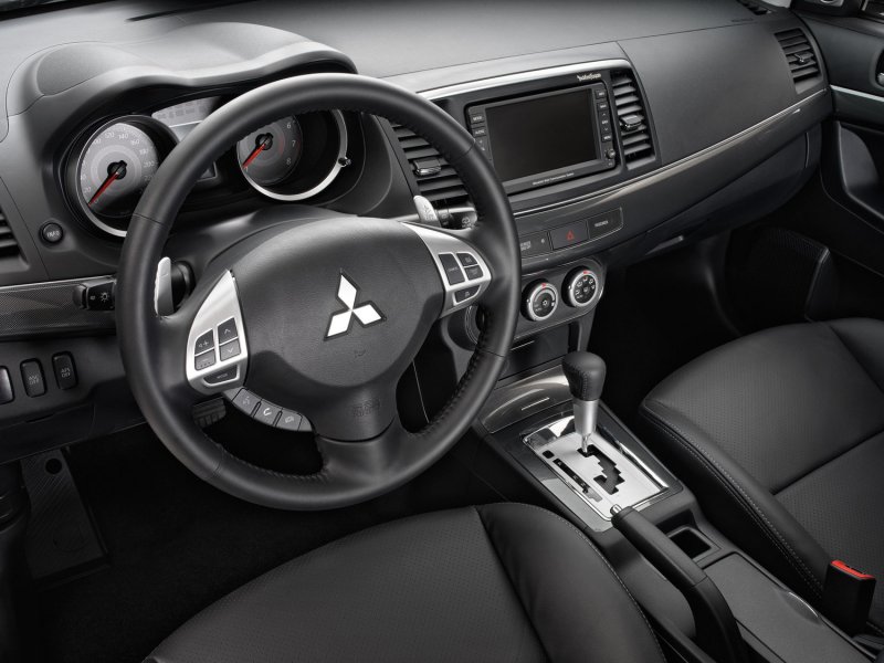 Mitsubishi Lancer 10 салон