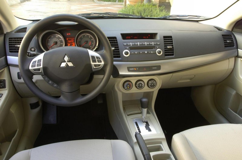 Mitsubishi Lancer x 2008 салон