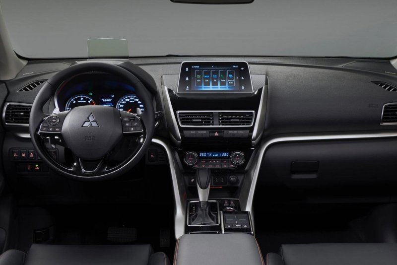 Новый Eclipse Cross 2021 салон