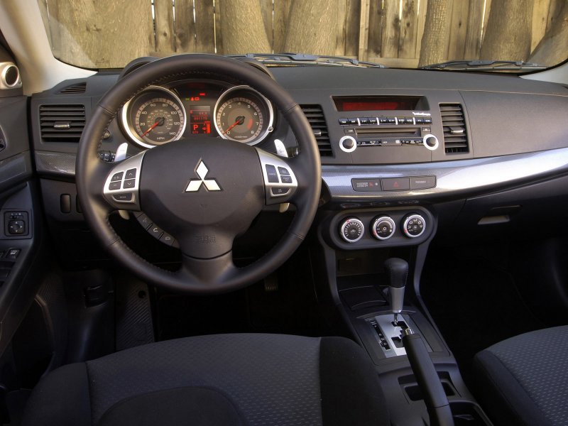 Mitsubishi Lancer 10 салон