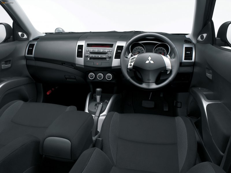 Mitsubishi Outlander 2007 салон
