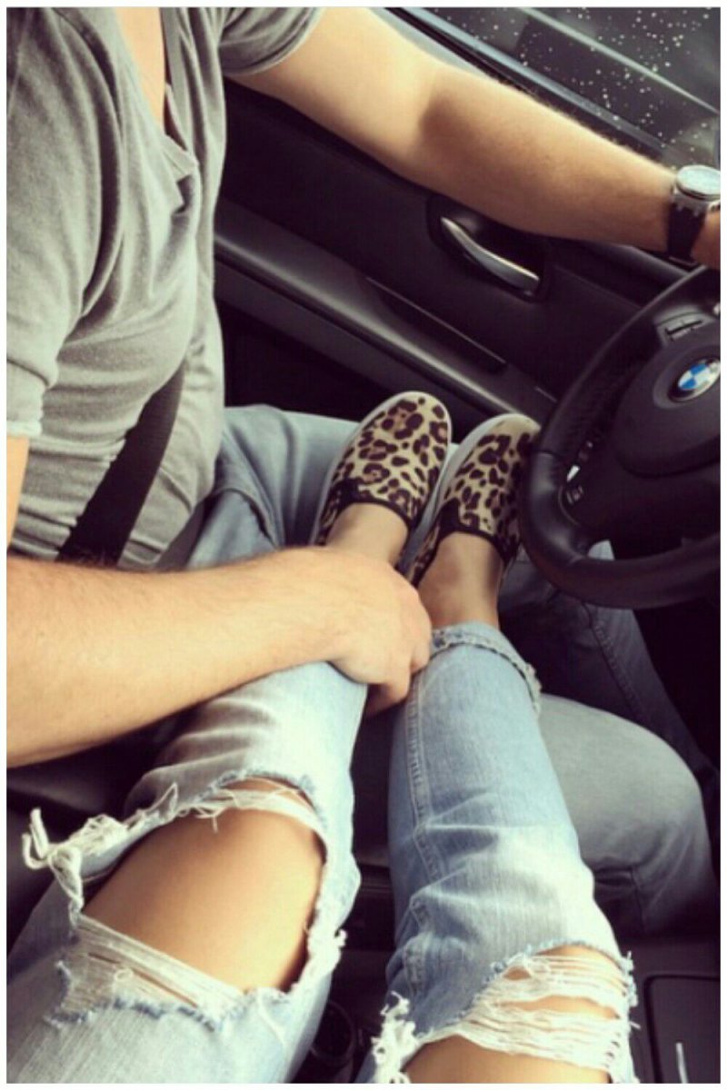 Парень с девушкой в БМВ