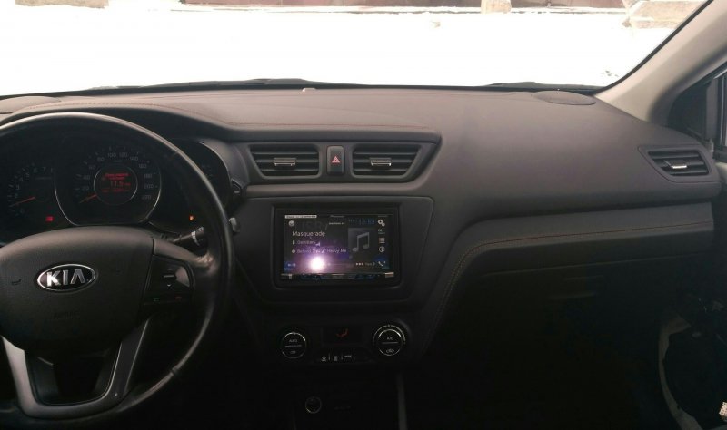 Kia Rio 2012 панель приборов