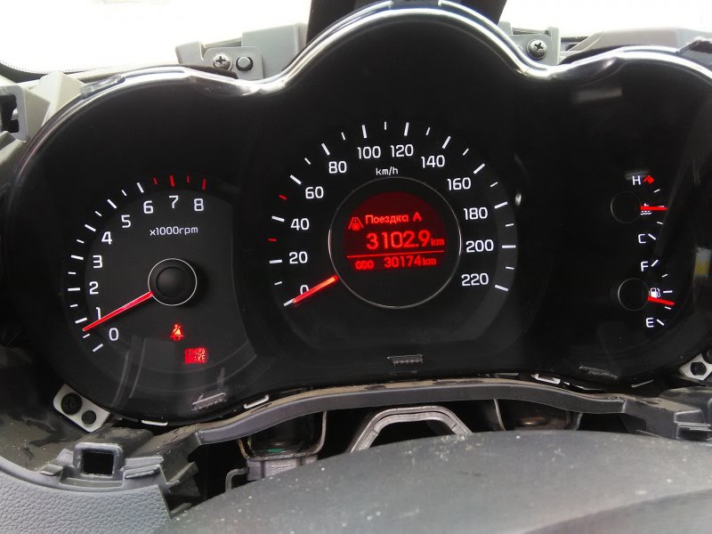 Kia Rio 2014 приборная панель