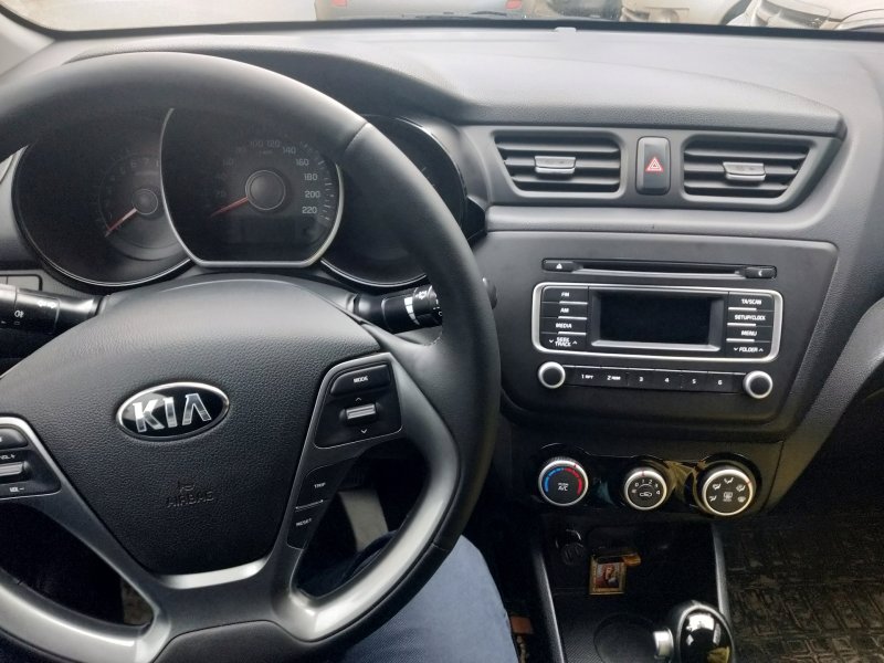 Kia Rio торпеда