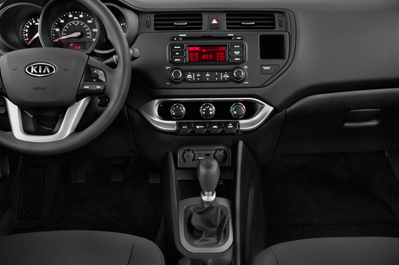 Kia Rio 2013 панель