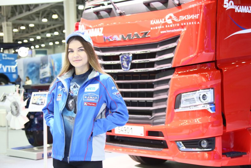 КОМТРАНС 2019 КАМАЗ девушки
