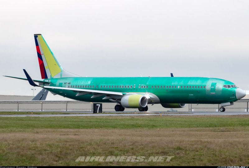 Boeing 737-900 место 1b