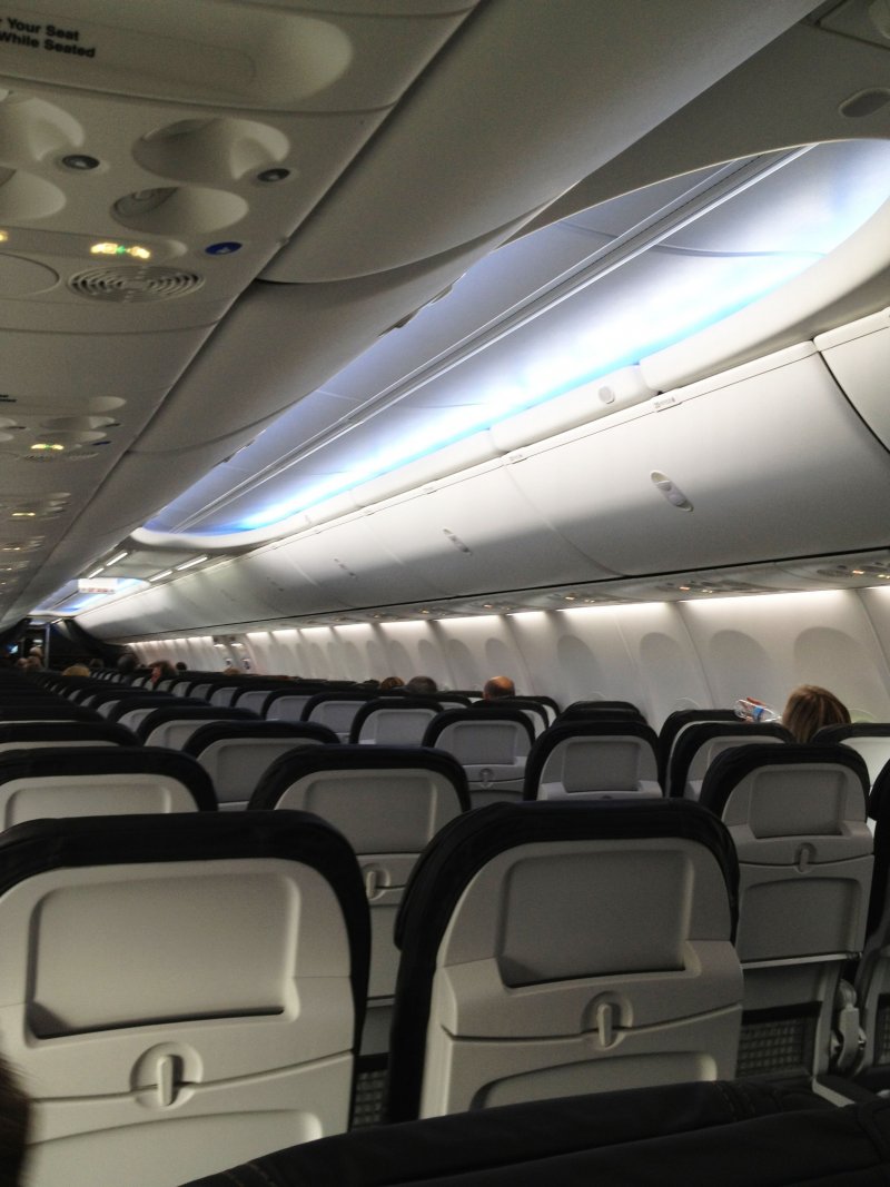 Boeing 737-900 er салон