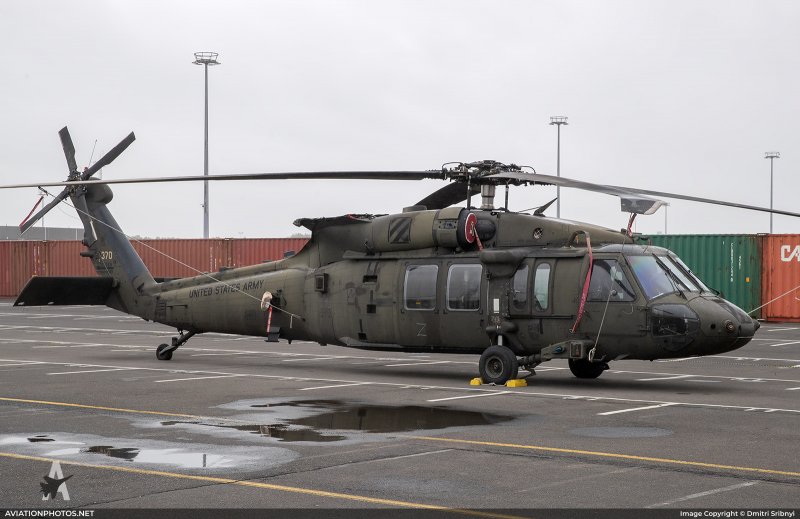 Вертолет Sikorsky uh-60 Black Hawk