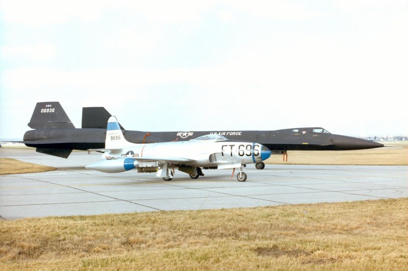 Самолет YP-80