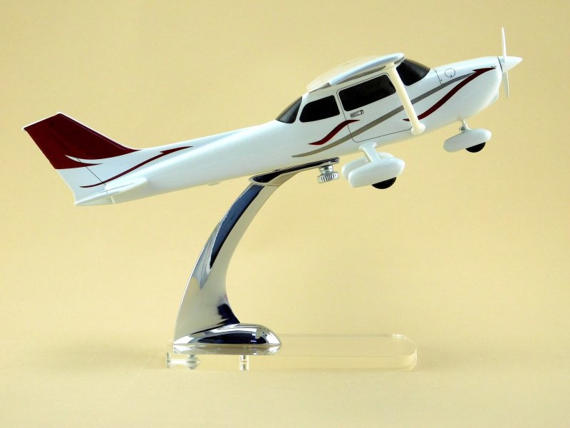 Моделька Cessna 172