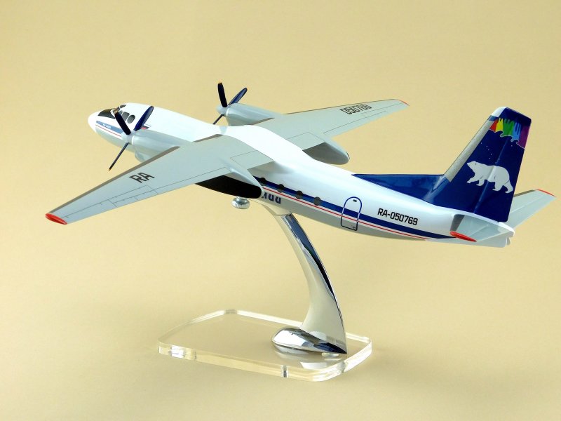 Модель самолета АН-24 (м1:72, КРАСAВИА) АЛРОСА игрушки