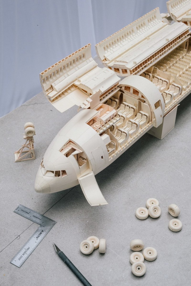 Boeing 777 paper model