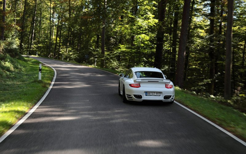 Porsche 911 на дороге