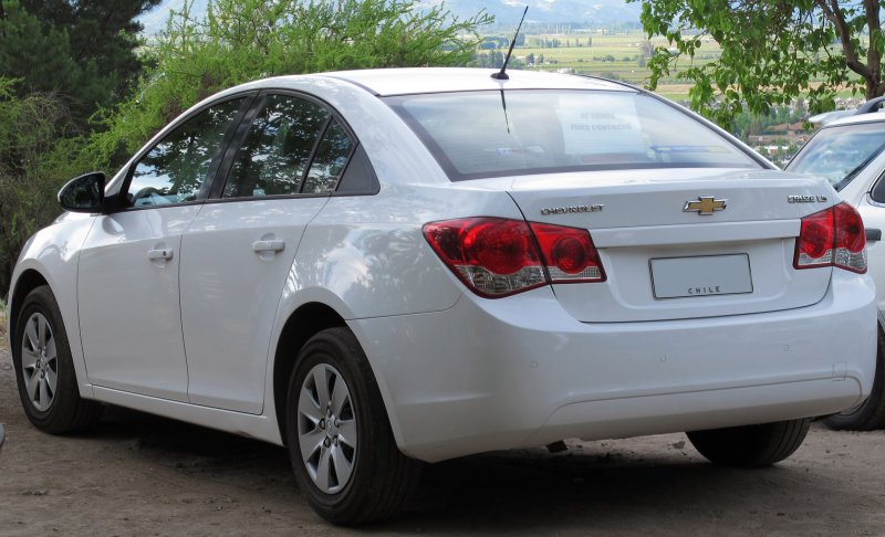 Chevrolet Cruze 2009 сзади