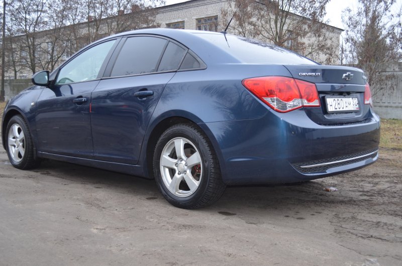 Chevrolet Cruze 2009 сзади
