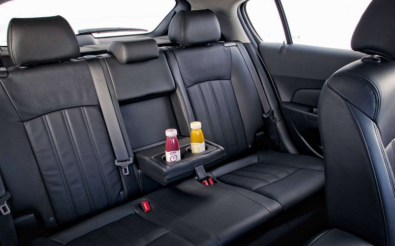 Chevrolet Cruze 2009 салон сзади