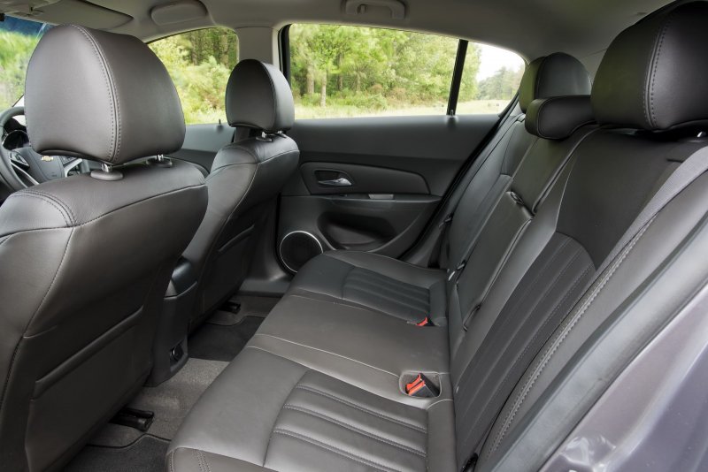 Chevrolet Cruze j300 салон сзади