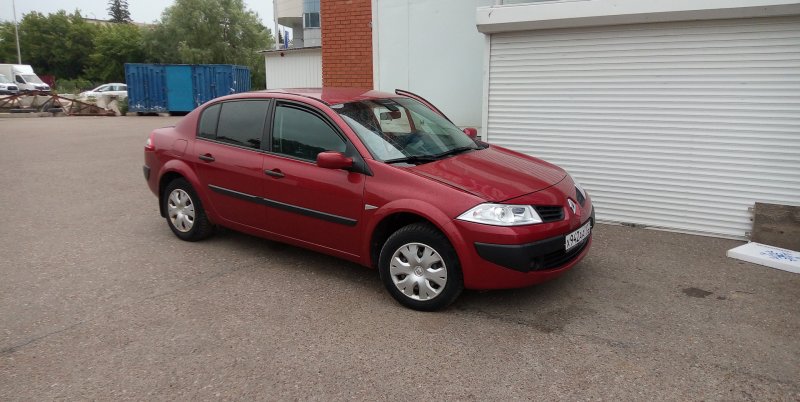 Рено Меган 2 красный