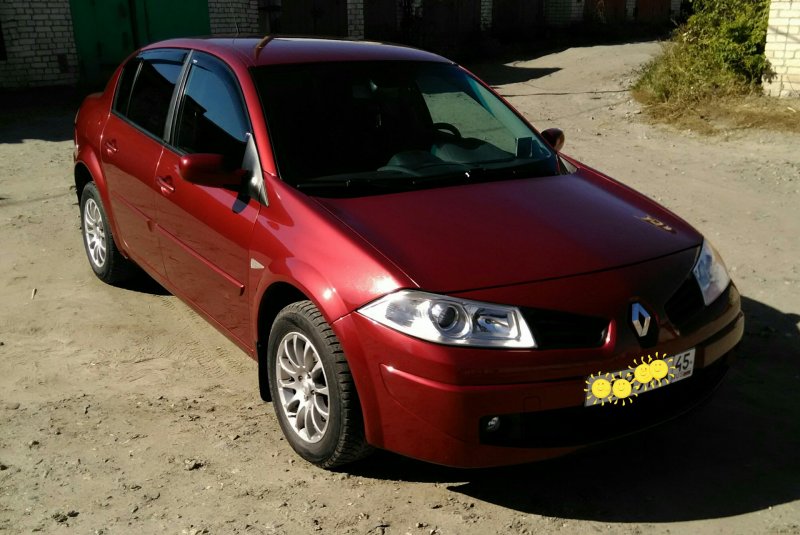 Красный Рено Меган 2 седан
