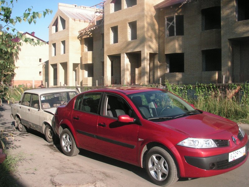Renault Megane красный