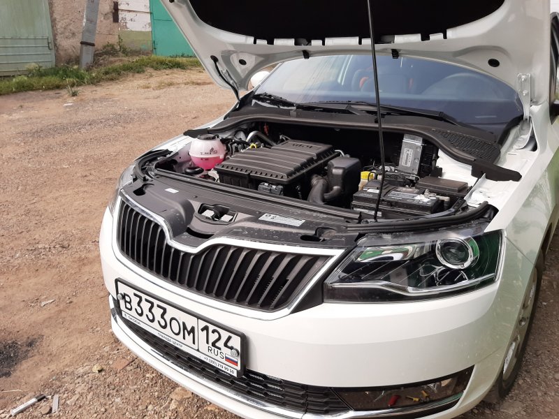 Капот Skoda Rapid 2020