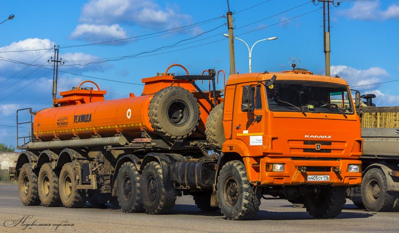 КАМАЗ 44108 кабина