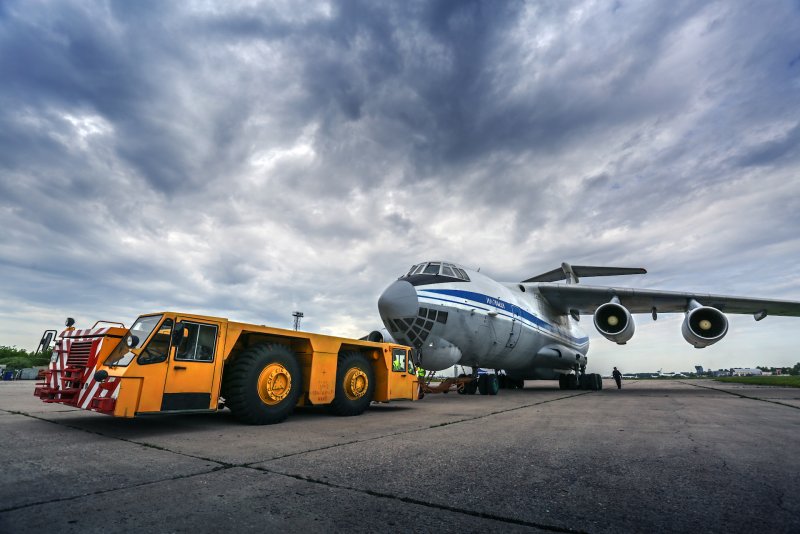 Декали бортовой номер ra на самолетах АН-8 РФ 90-Х годов