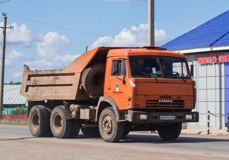 КАМАЗ 55111 красный