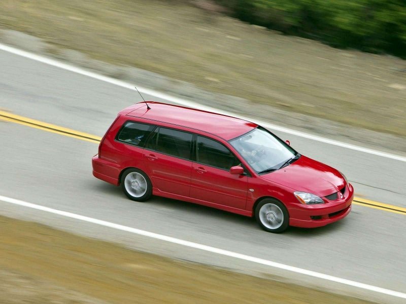 Mitsubishi Space Wagon III 1998 - 2004